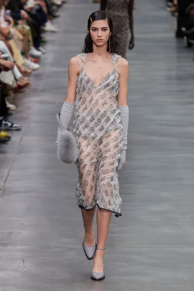 Look 49